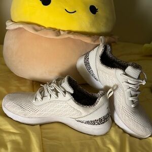 Cheetah print Sketchers memory foam tennis shoes